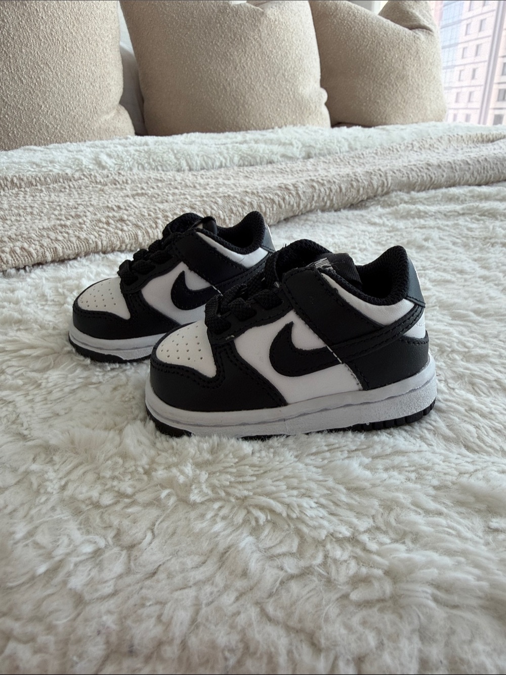 Nike Kids Black and White Low-Top dunks Size 2  Never worn